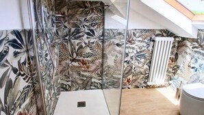 シャワー、ビデ、タオル