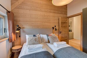 4 bedrooms, desk, iron/ironing board, WiFi - Chalet Diard - Alpes Agency - Chamonix - Sleeps 6-8 (Chamonix)