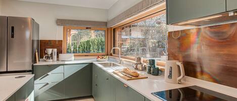 Réfrigérateur, micro-ondes, four, lave-vaisselle