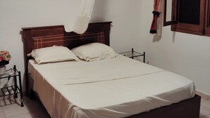 3 bedrooms, desk, iron/ironing board, WiFi (free) - Villa Nianing (Nianing)