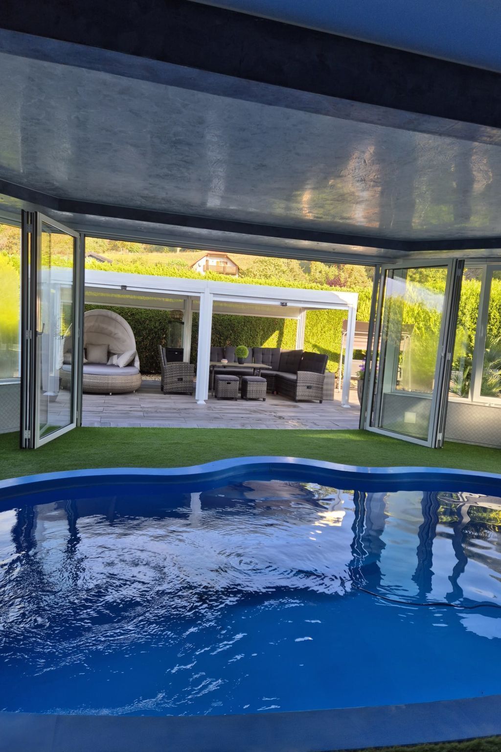 室内游泳池，恒温泳池