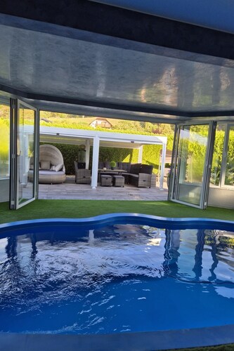 Naturnah mit Pool und Sauna by Interhome