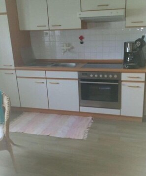 Fridge, oven, stovetop, coffee/tea maker - HOLIDAY APARTMENT The Aarley Room (Üdersdorf)
