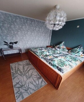 1 bedroom, travel cot, free WiFi, bed sheets - HOLIDAY APARTMENT The Aarley Room (Üdersdorf)