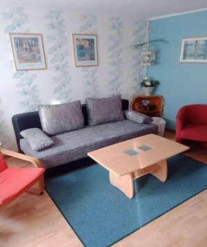 Smart TV, books - HOLIDAY APARTMENT The Aarley Room (Üdersdorf)