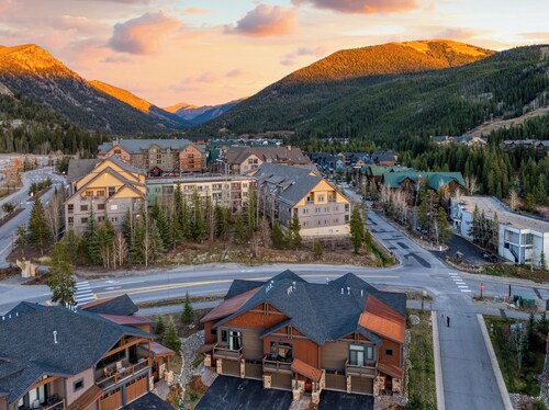 Fireplace, Game Room & Mountain Views | Near Golf & Dining | Keystone River Run