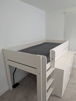 1 bedroom, iron/ironing board, internet