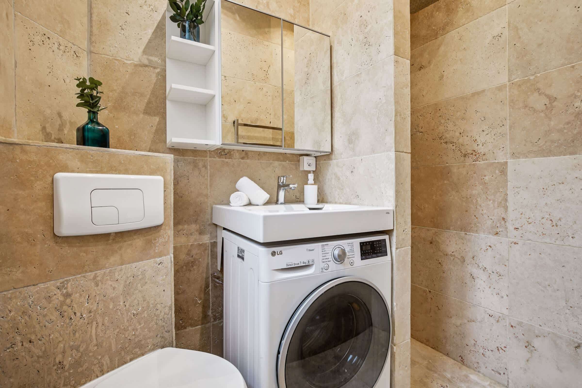 Dusche, Haartrockner, Handtücher, Seife