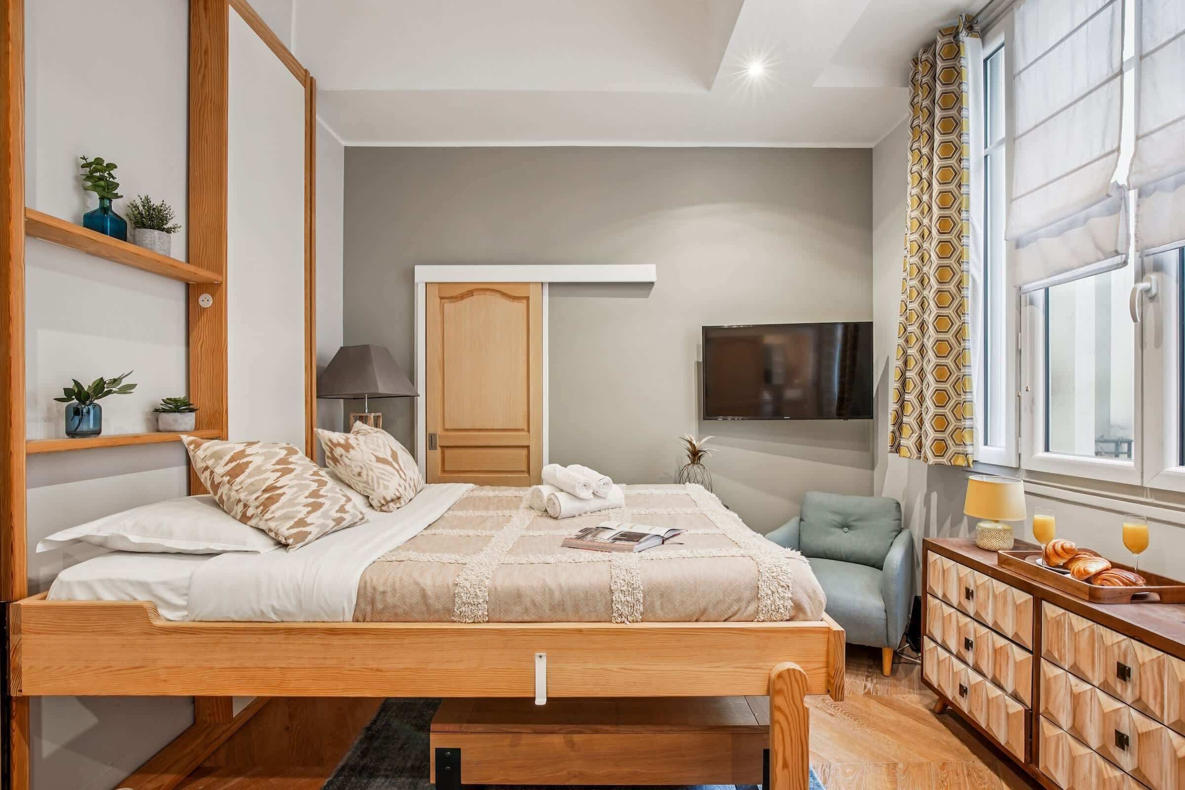 1 室のベッドルーム、デスク、アイロン / アイロン台、旅行用ベビーベッド