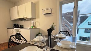 Private kitchen - Stavanger BnB 15 – Central Apartment with Private Sauna & Billiards (Stavanger)