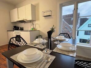 Fridge, microwave, stovetop, coffee/tea maker