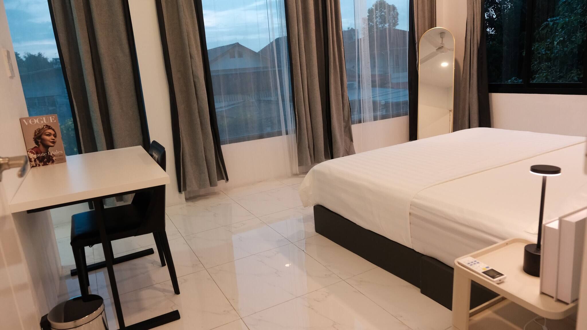 6 bedrooms, iron/ironing board, Internet, bed sheets