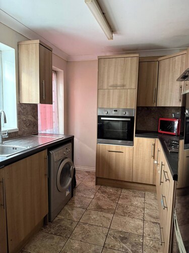 Peaceful Family Home in Tilbury with Garden & Parking for 3 Cars