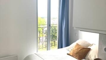 1 bedroom, internet, bed sheets