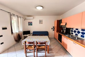 Fridge, oven, stovetop