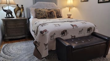 Desk, iron/ironing board, WiFi, bed sheets