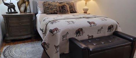 Desk, iron/ironing board, WiFi, bed sheets