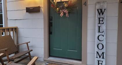 Craftsman 4-bedroom 2 bath cottage/walk to parks, shops & eats downtown