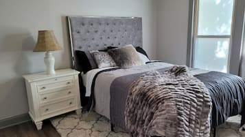 Desk, iron/ironing board, WiFi, bed sheets