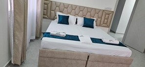 2 bedrooms, iron/ironing board, WiFi, bed sheets - Modern 2BR with Pool Near Beach & City Mall, Nyali (Mombasa)