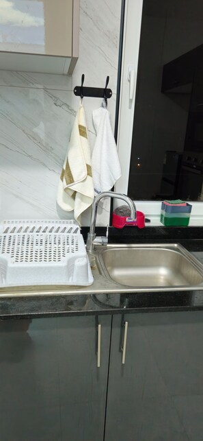 Microwave, oven, stovetop, toaster - Modern 2BR with Pool Near Beach & City Mall, Nyali (Mombasa)