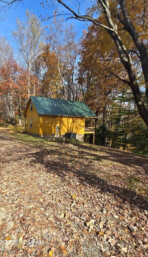 المنطقة المحيطة بالمنشأة