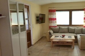 Smart TV - To the horse paddock (Zislow)