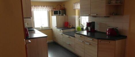 雪櫃、微波爐、焗爐、爐具