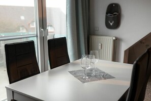 Dining - Holiday apartment with 2 bedrooms (Dorum-Neufeld)