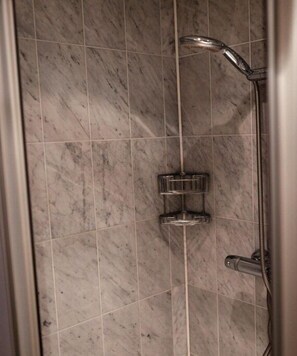 Shower - Holiday apartment with 2 bedrooms (Dorum-Neufeld)