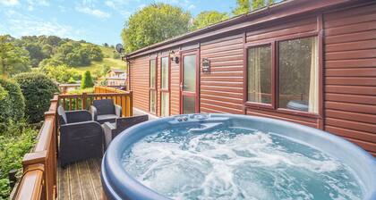 Modern and stylish timber clad holiday home with one double and two twin.