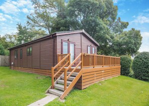 Exterior - Modern and stylish timber clad holiday home with one double and two twin. (Bala,)