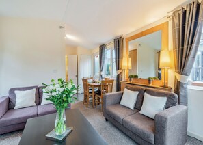 TV - 2 bedroom accommodation in Bala, (Bala,)