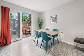 Dining - Convenient Bayside Living at the Edge of the City (Port Melbourne)