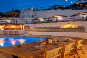 Outdoor dining - Beautiful villa with pool and stunning view (Alicantie)