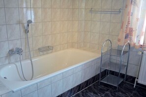 Shower - Holiday home in Zislow with swimming pool (Zislow)