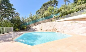 Outdoor pool - Apartment in Cannes With Sea Views (Cannes)
