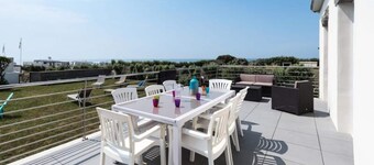 Houses & Villas for 8 People