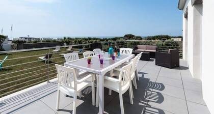 Houses & Villas for 8 People