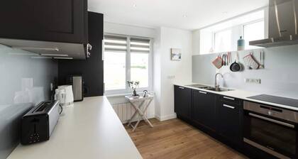 Houses & Villas for 8 People