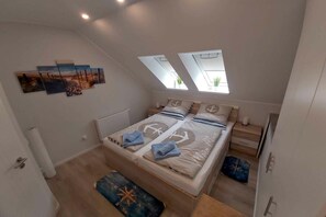 2 bedrooms, iron/ironing board, free WiFi