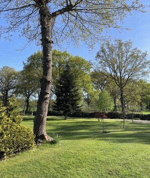 Property grounds - Holiday apartment with 2 bedrooms (Großefehn \/Strackholt)