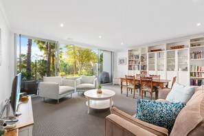 Smart-tv en een kantoor