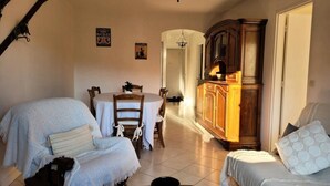 Interior - 3-bedroom Apartment for 5 People, Residence With Private Outdoor Parking, Near the Golf Course and Barcelonnette (Barcelonnette)