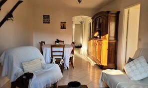 Interior - 3-bedroom Apartment for 5 People, Residence With Private Outdoor Parking, Near the Golf Course and Barcelonnette (Barcelonnette)