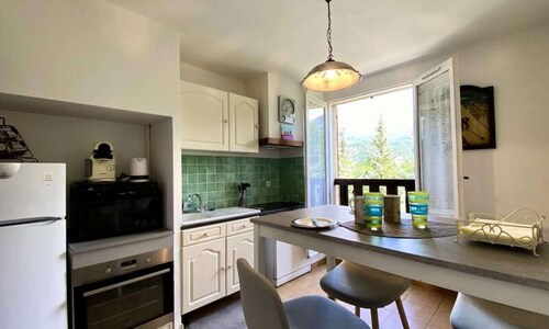 3-bedroom Apartment for 5 People, Residence With Private Outdoor Parking, Near the Golf Course and Barcelonnette