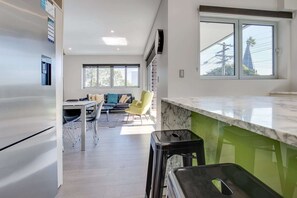 Interior - Spacious 2-Bed Apartment Close to City (Cremorne)