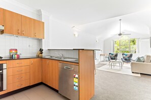Fridge, microwave, oven, stovetop - Pristine 2-Bed Near Marrickville Village (Marrickville)