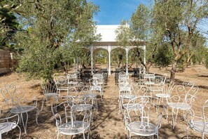 Outdoor dining - Breathtaking Villas Retreat in Salento with 2 swimming pools and Yoga Gym Hamman (Veglie)