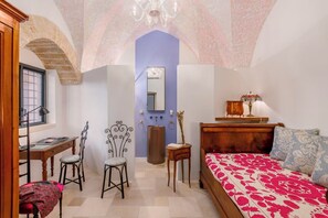 12 bedrooms, iron/ironing board, travel cot, free WiFi - Breathtaking Villas Retreat in Salento with 2 swimming pools and Yoga Gym Hamman (Veglie)
